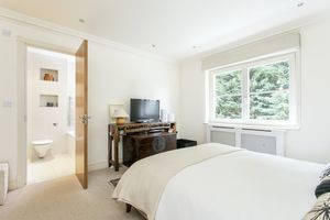 Master Bedroom and En Suite- click for photo gallery